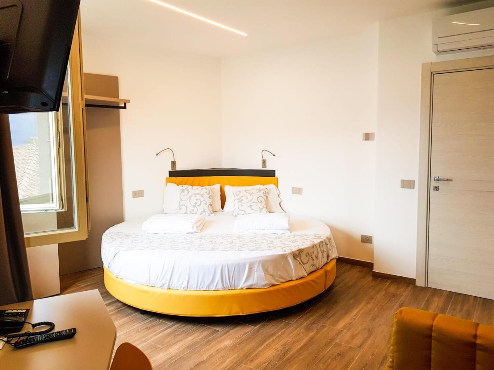 Hotel Pace Brenzone Extérieur photo