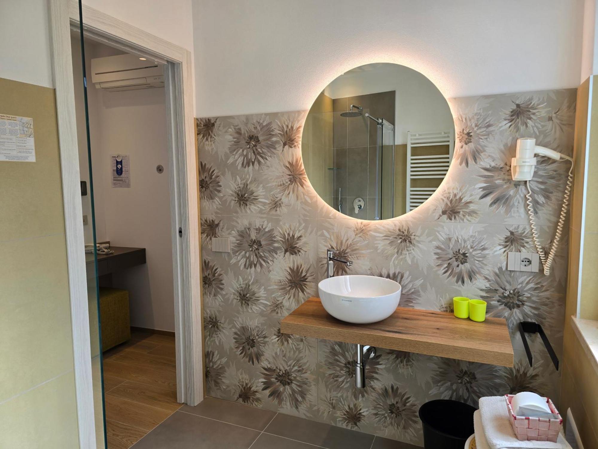 Hotel Pace Brenzone Extérieur photo